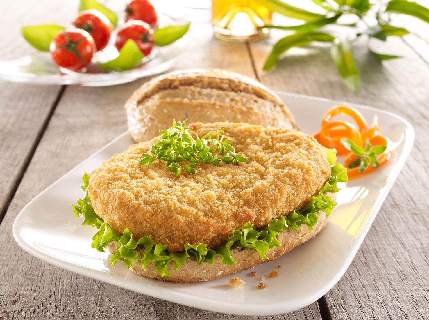 sandwich on the plate